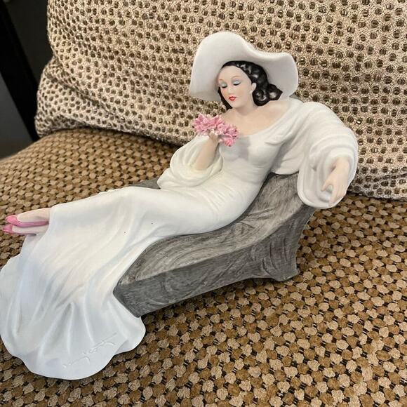 Sculpture The Heirloom Tradition Louis Icart 1937 Parfum de Fieurs woman on Sofa - Picture 5 of 5